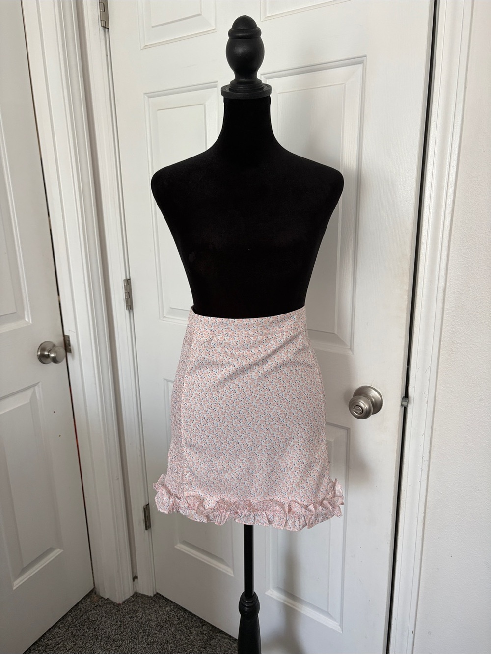 Beginning Boutique ditsy floral mini skirt with smocked side panels